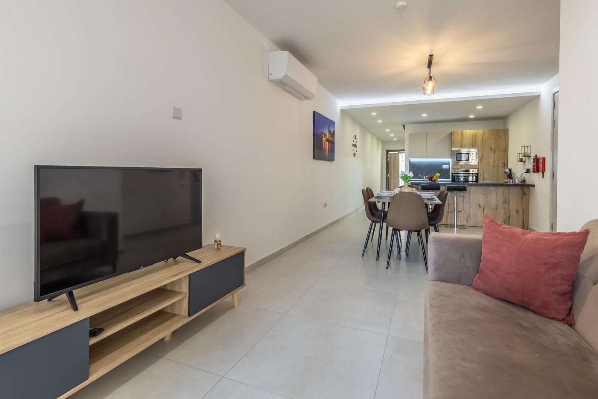 Steps Away From The Sea In - Sleeps 6 Sliema