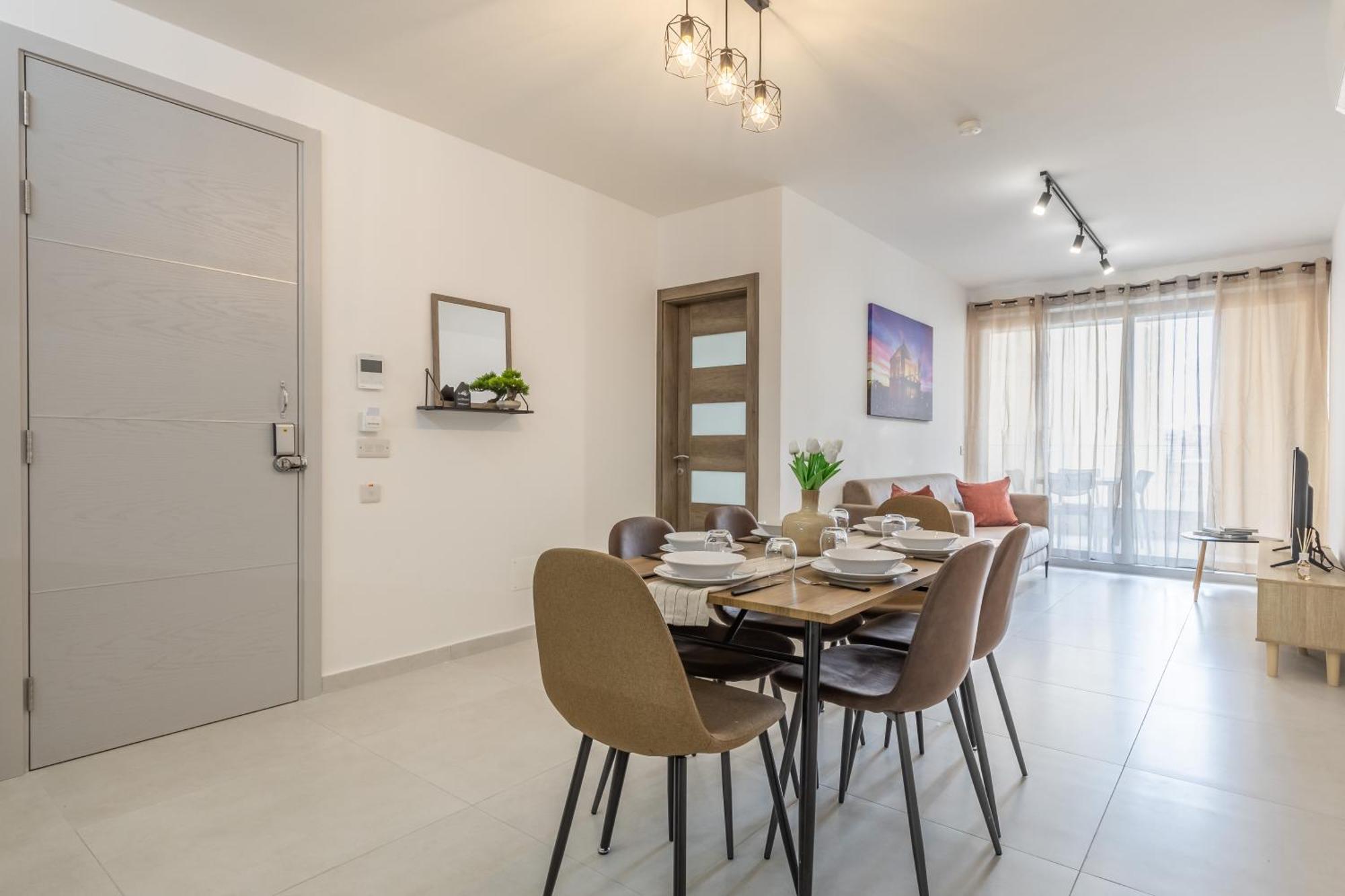 Steps Away From The Sea In - Sleeps 6 Sliema