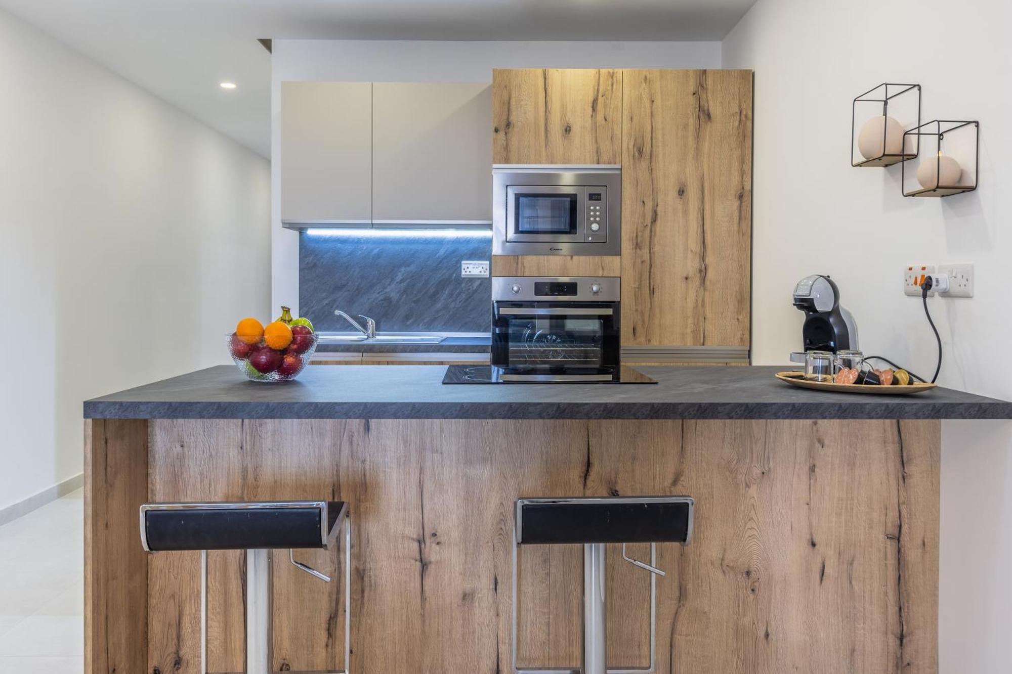 Steps Away From The Sea In - Sleeps 6 Apartment *
