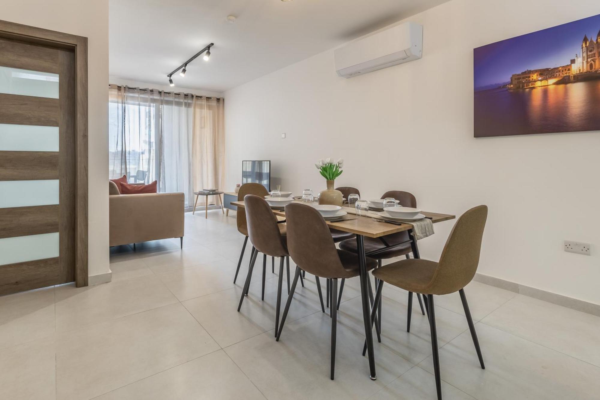 Steps Away From The Sea In - Sleeps 6 * Sliema