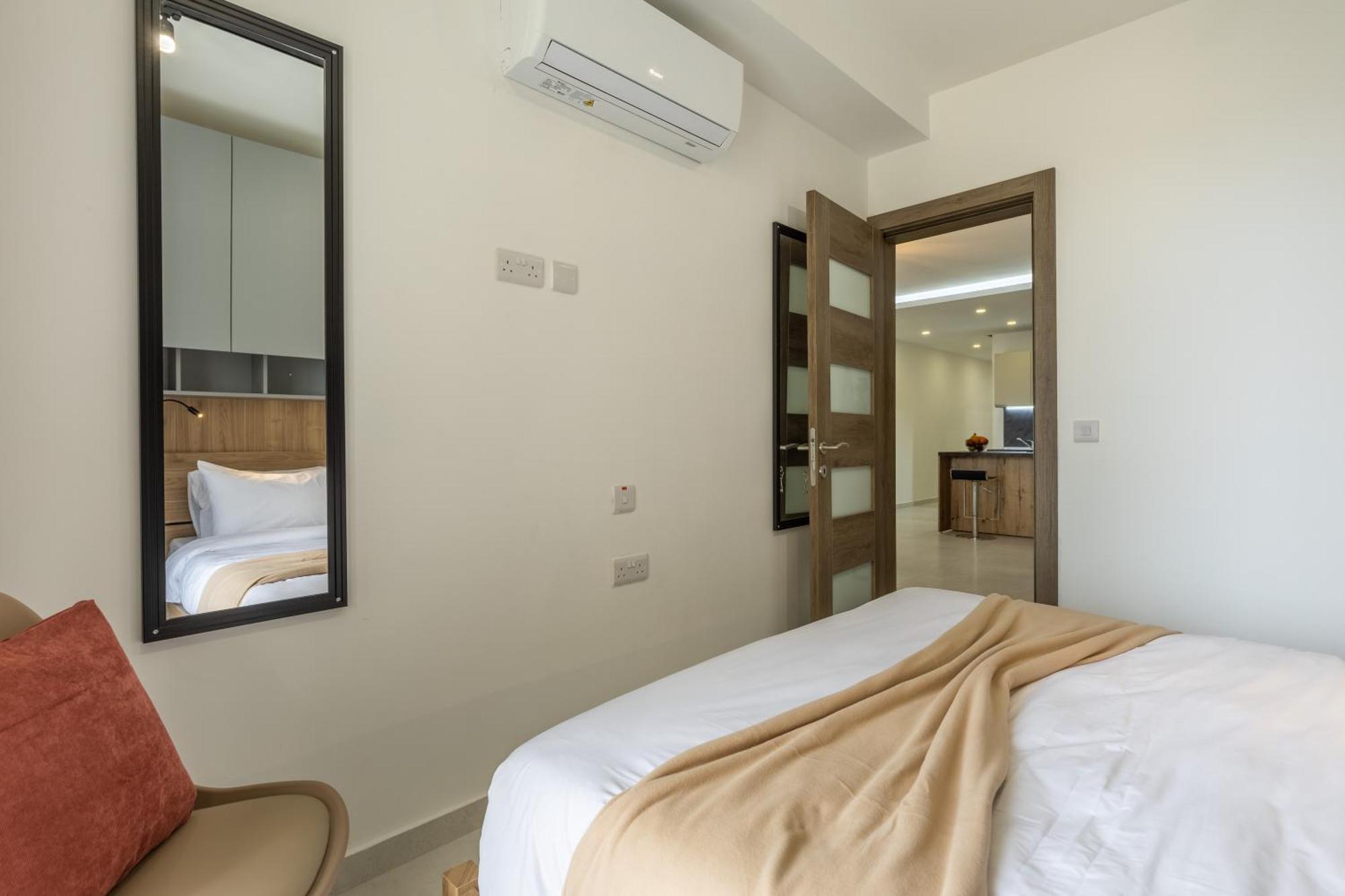 Steps Away From The Sea In - Sleeps 6 Apartment