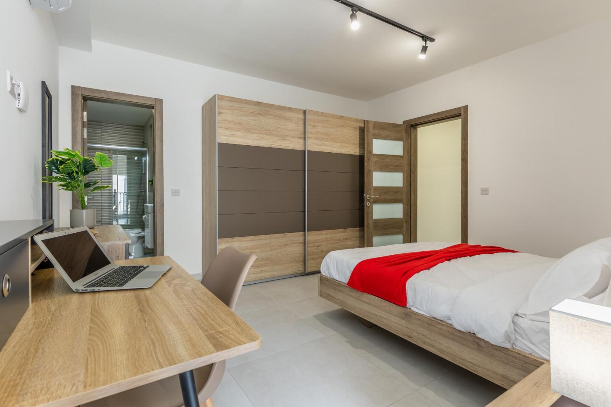 Apartment Steps Away From The Sea In - Sleeps 6 Sliema