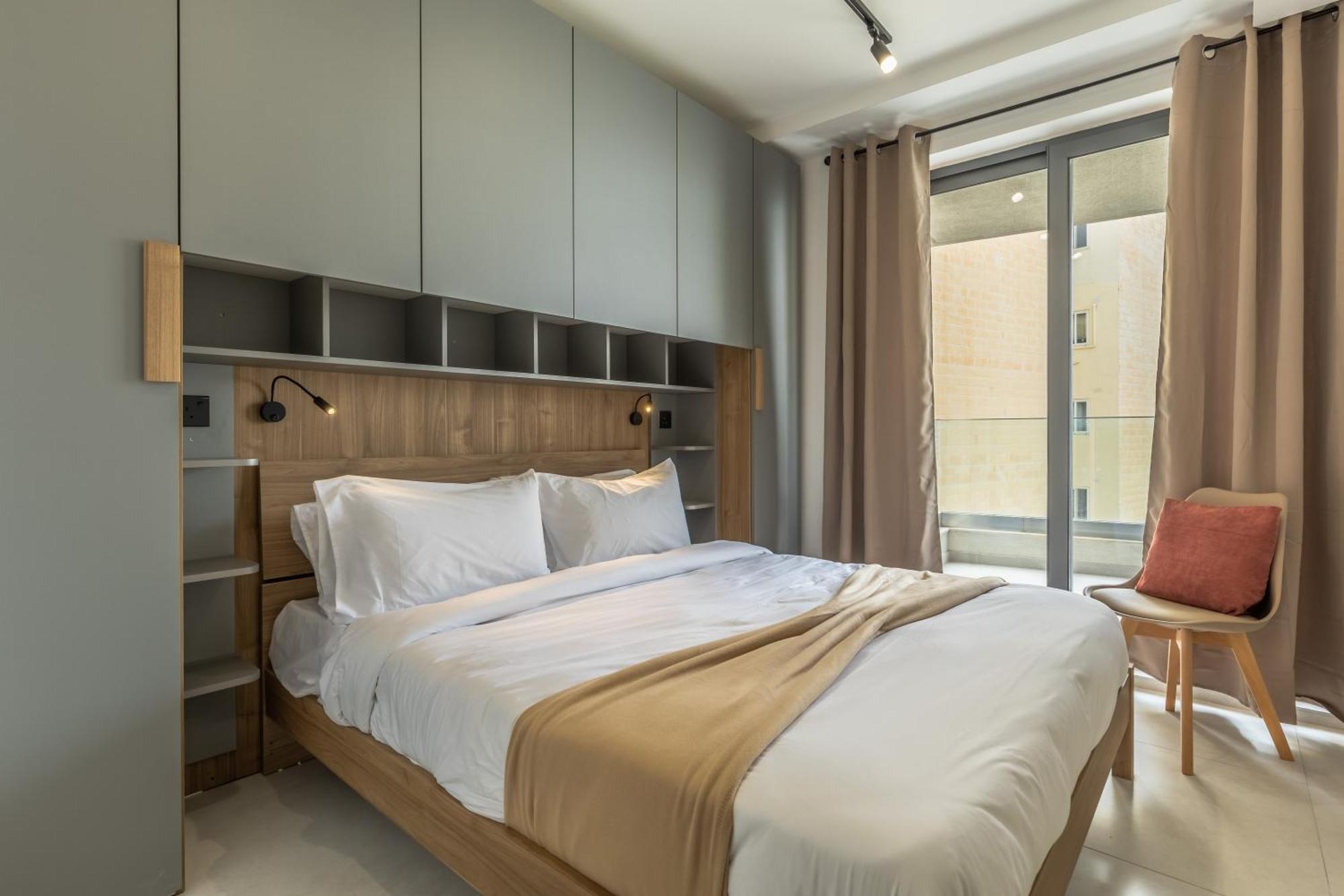 Apartment Steps Away From The Sea In - Sleeps 6 *