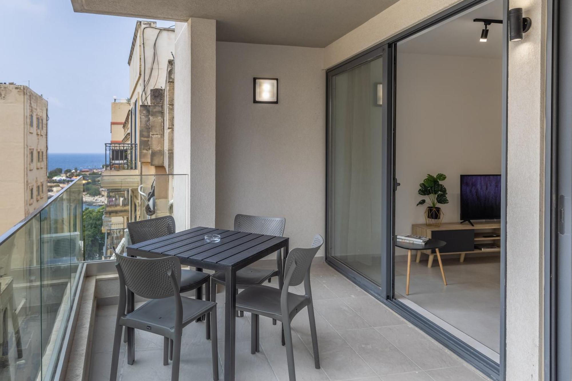 Apartment Steps Away From The Sea In - Sleeps 6