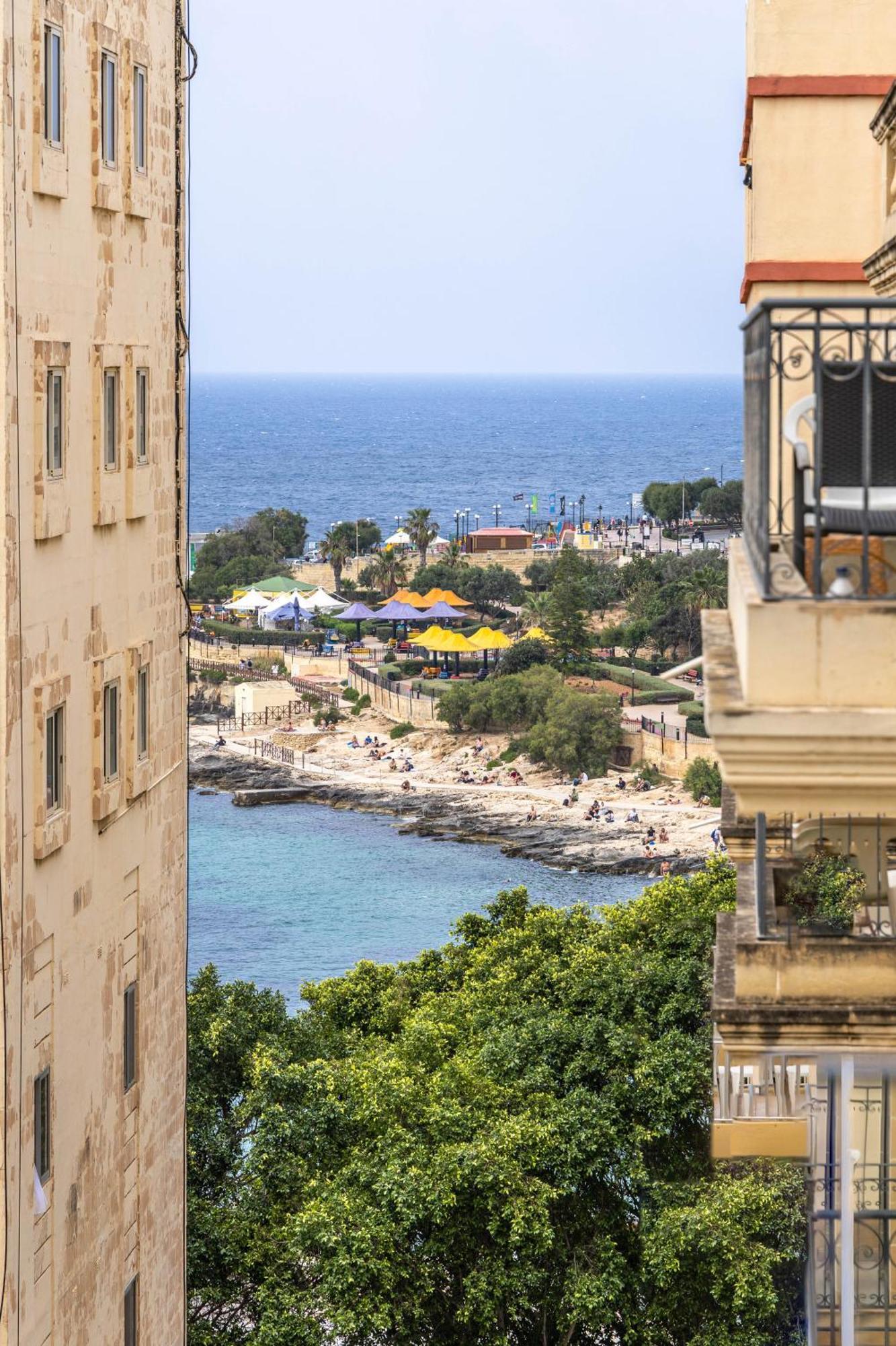 Steps Away From The Sea In - Sleeps 6 Apartment *